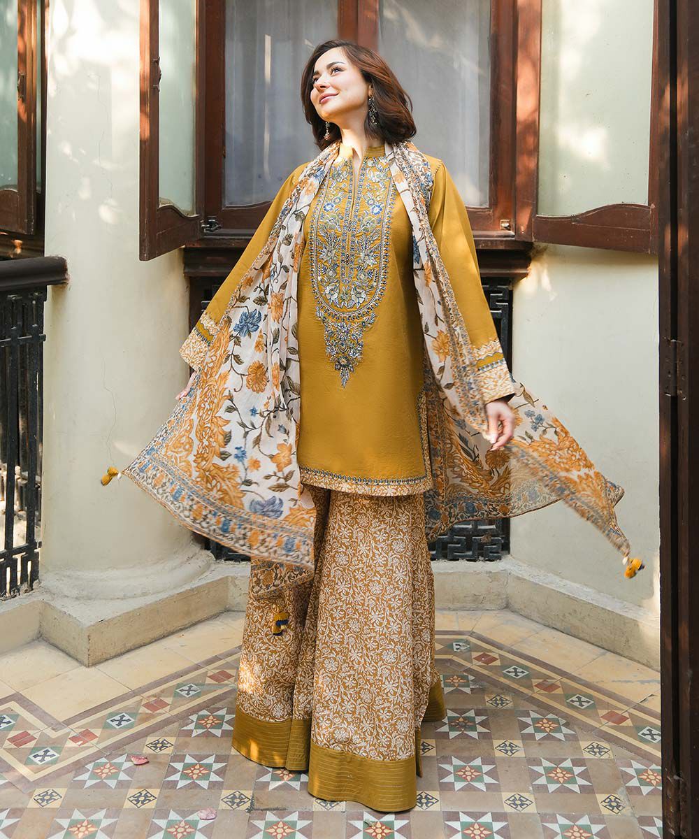 3PC EMBROIDERED LAWN SUIT - SR-522