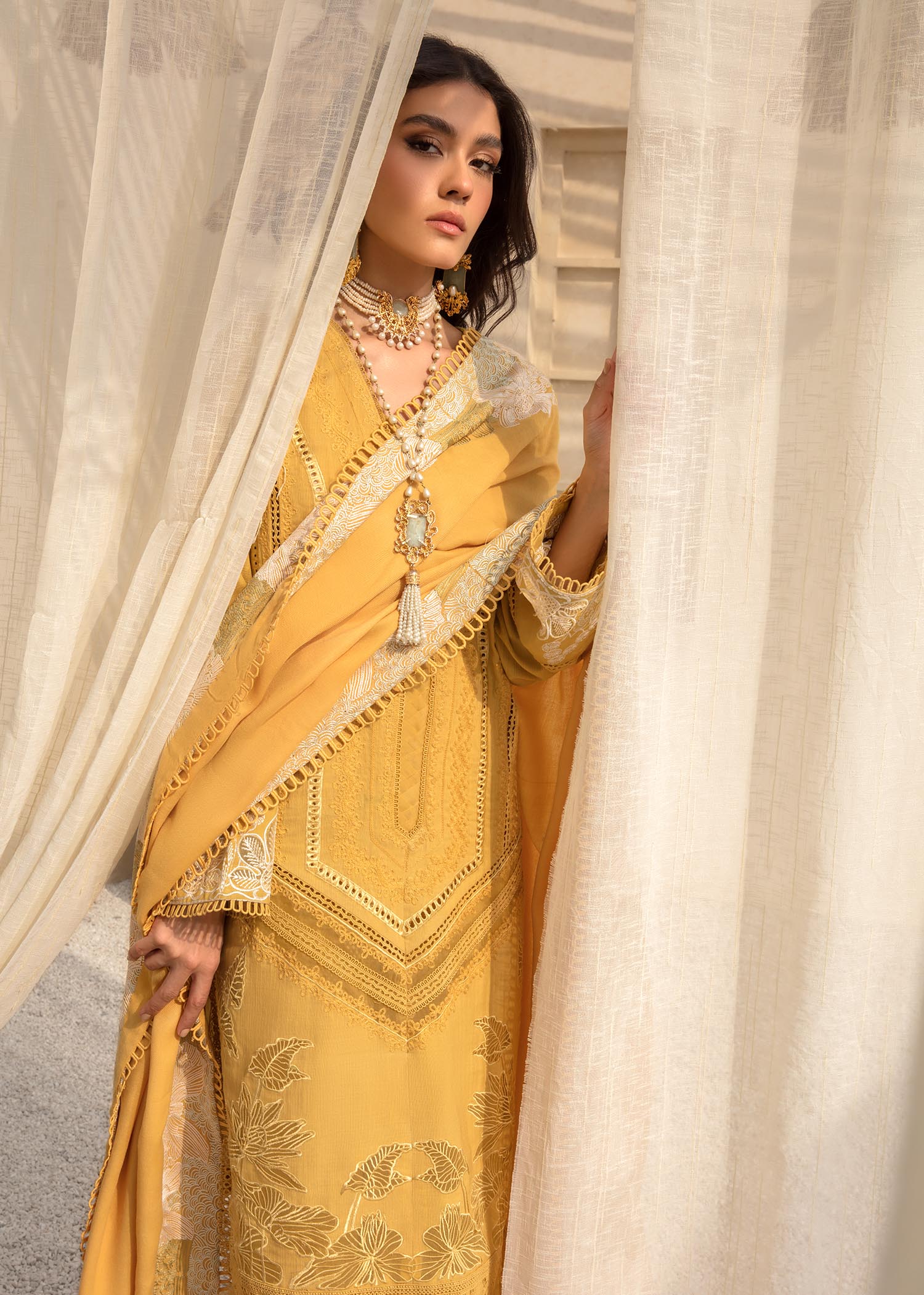 3PC EMBROIDERED LAWN SUIT - RO-163