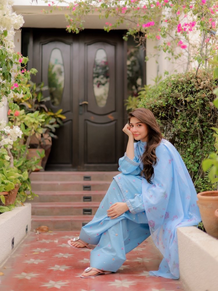 3PC EMBROIDERED LAWN SUIT - SR-768 - Rangoli Store