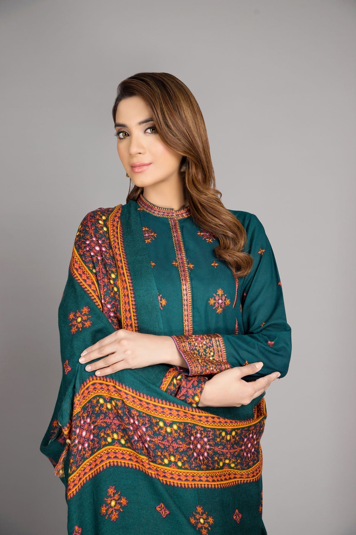 3 PC EMBROIDERED LAWN SUIT  - RO-195