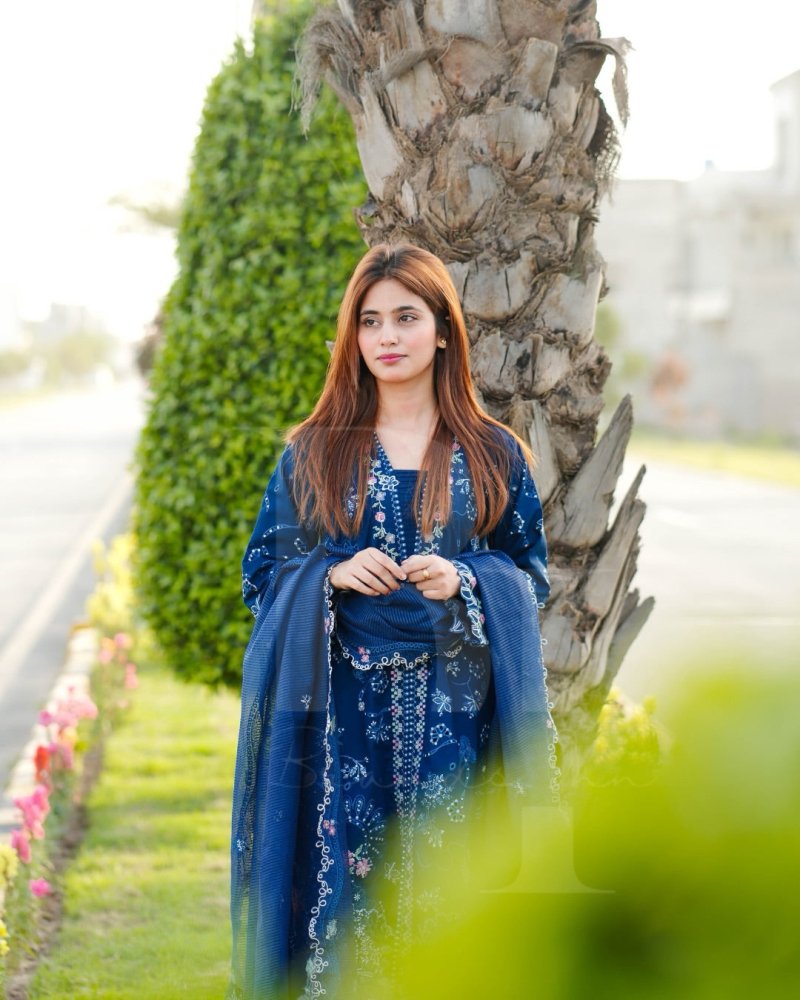 3PC EMBROIDERED LAWN SUIT - SR - 737 - Rangoli Store