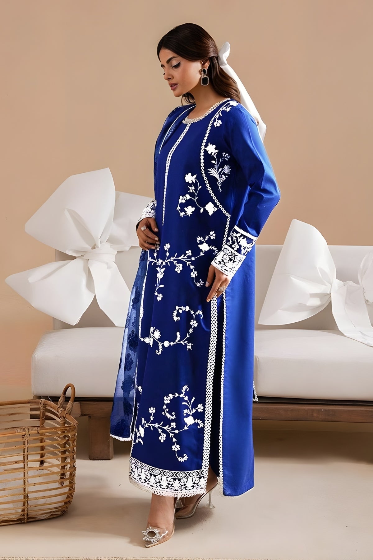 3PC EMBROIDERED LAWN SUIT - SR-661