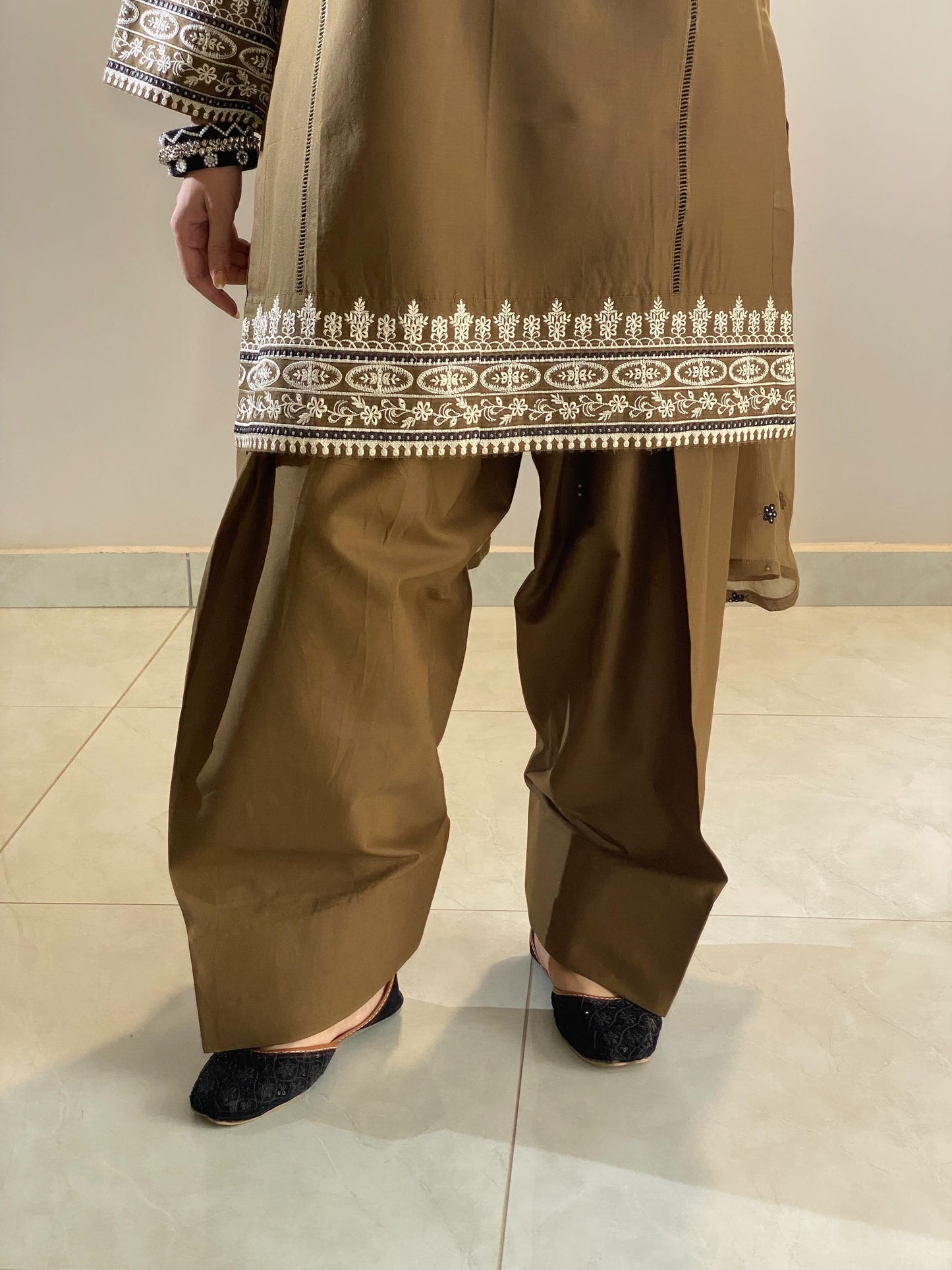 3PC EMBROIDERED LAWN SUIT - SR-769