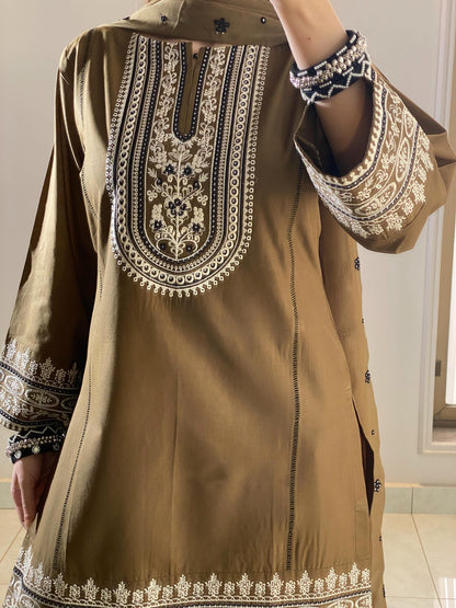 3PC EMBROIDERED LAWN SUIT - SR-769