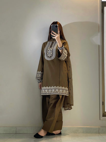 3PC EMBROIDERED LAWN SUIT - SR-769