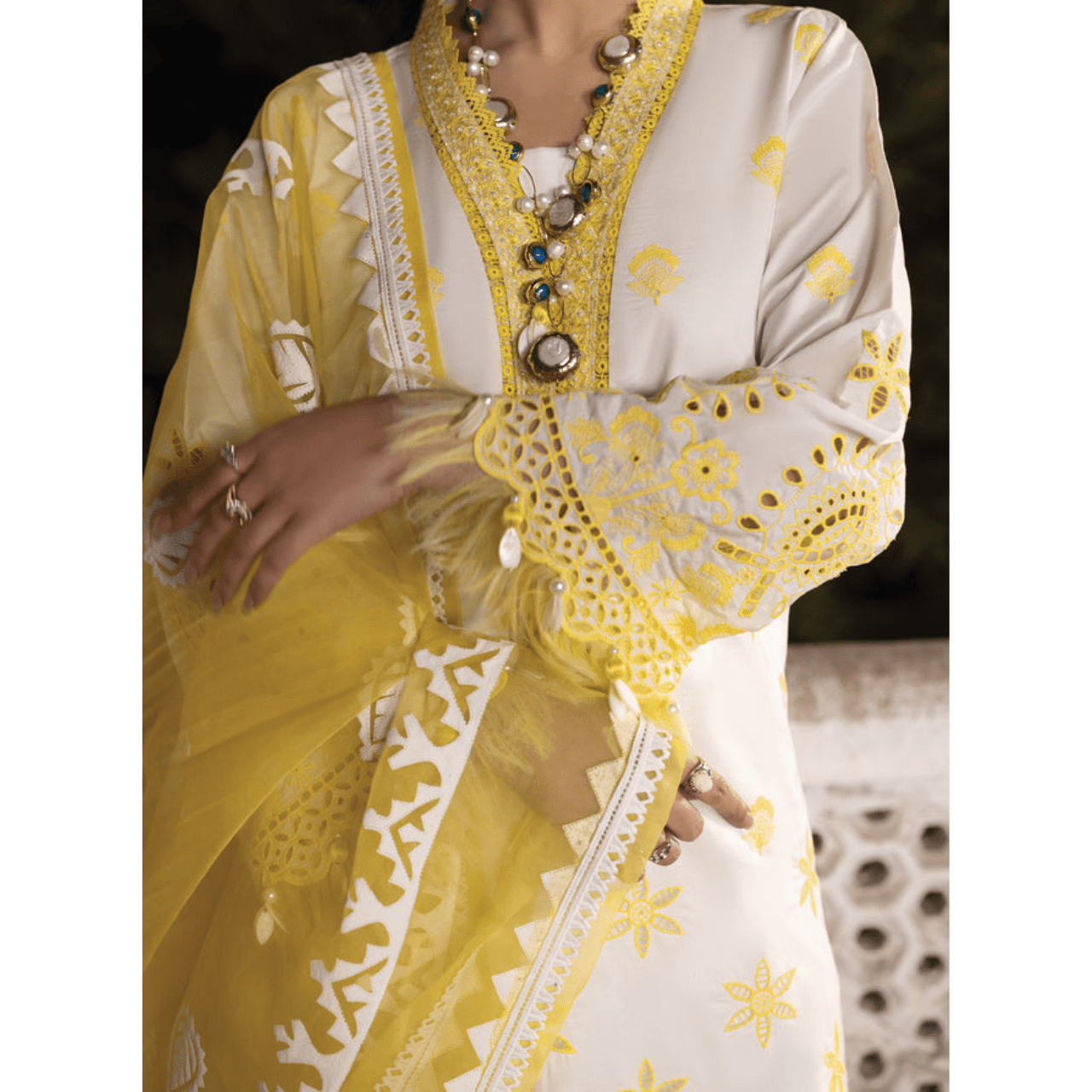 3 PC EMBROIDERED LAWN SUIT  - RO-200