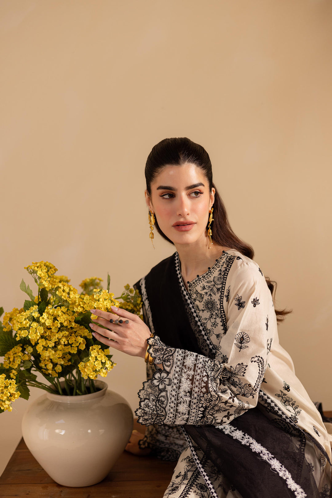 3PC EMBROIDERED LAWN SUIT - SR-666