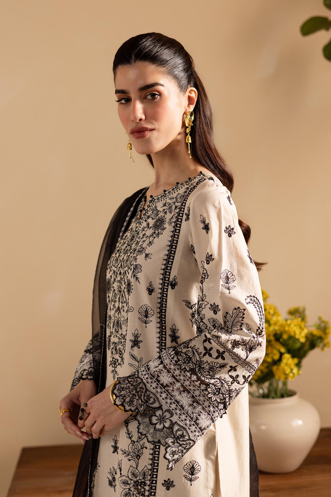 3PC EMBROIDERED LAWN SUIT - SR-666