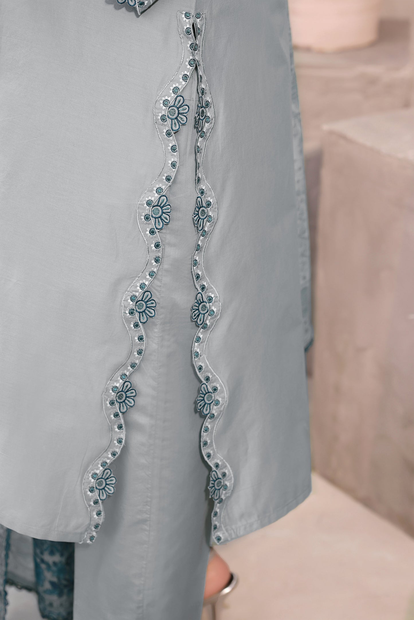 3PC EMBROIDERED LAWN SUIT - SR-771